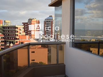 Departamento 2 ambientes de categoría con vista al mar