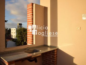 Departamento 2 ambientes de categoría con vista al mar