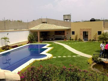 VENTA DE CASA EN CONDOMINIO CON ALBERCA EN JIUTEPEC