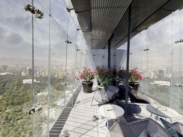 Condominio con terraza de 24 m2 vista al bosque de Chapultepec, cuarto de servic