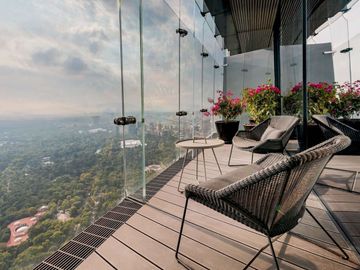 Condominio con terraza de 24 m2 vista al bosque de Chapultepec, cuarto de servic