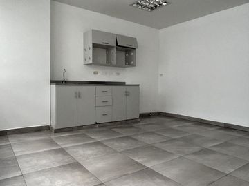 oficina en arriendo en chico reservado. Cod A1439