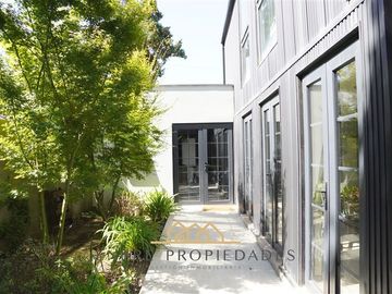 Venta Casa Remodelada Colegio San Miguel Arcanguel, parque