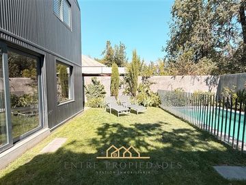 Venta Casa Remodelada Colegio San Miguel Arcanguel, parque