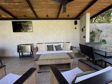 Venta Casa Remodelada Colegio San Miguel Arcanguel, parque
