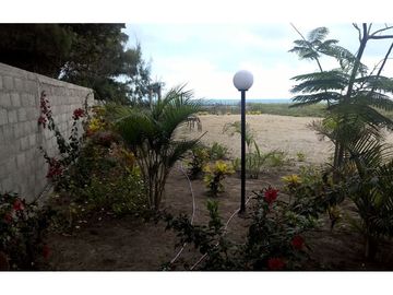 Casa amoblada  y terreno de venta zona Puerto Cayo
