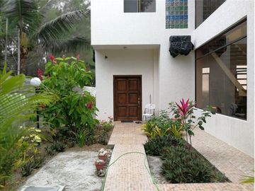 Casa amoblada  y terreno de venta zona Puerto Cayo