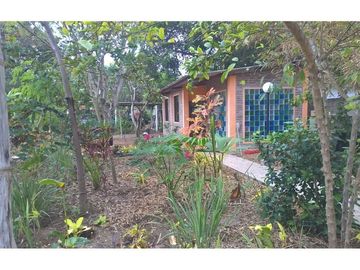 Casa amoblada  y terreno de venta zona Puerto Cayo