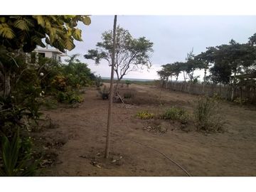 Casa amoblada  y terreno de venta zona Puerto Cayo
