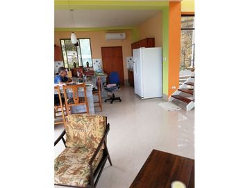 Casa amoblada  y terreno de venta zona Puerto Cayo