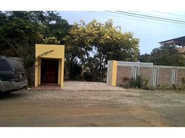 Casa amoblada  y terreno de venta zona Puerto Cayo