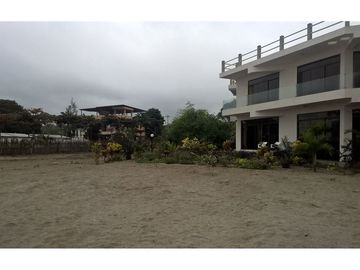 Casa amoblada  y terreno de venta zona Puerto Cayo