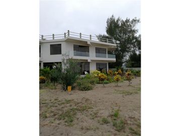 Casa amoblada  y terreno de venta zona Puerto Cayo
