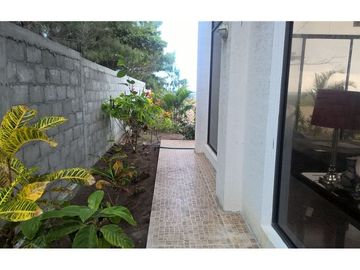 Casa amoblada  y terreno de venta zona Puerto Cayo