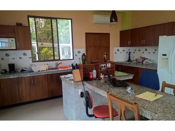 Casa amoblada  y terreno de venta zona Puerto Cayo