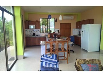 Casa amoblada  y terreno de venta zona Puerto Cayo