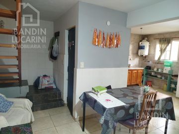 Casa en venta en Berazategui    Local   Duplex.    SE TOMAN PERMUTAS.