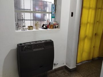 Casa en venta en Berazategui    Local   Duplex.    SE TOMAN PERMUTAS.