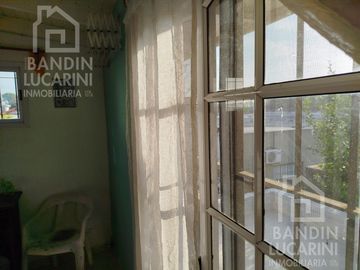 Casa en venta en Berazategui    Local   Duplex.    SE TOMAN PERMUTAS.