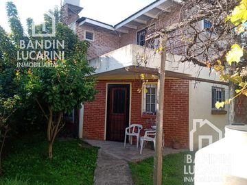 Casa en venta en Berazategui    Local   Duplex.    SE TOMAN PERMUTAS.