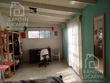 Casa en venta en Berazategui    Local   Duplex.    SE TOMAN PERMUTAS.