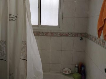 Casa en venta en Berazategui    Local   Duplex.    SE TOMAN PERMUTAS.