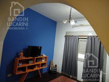Casa en venta en Berazategui    Local   Duplex.    SE TOMAN PERMUTAS.