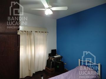 Casa en venta en Berazategui    Local   Duplex.    SE TOMAN PERMUTAS.