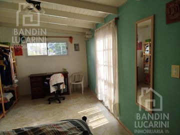 Casa en venta en Berazategui    Local   Duplex.    SE TOMAN PERMUTAS.