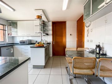 Departamento en Venta en Hermanos Cabot, Avda. Presidente Kennedy, Las Condes