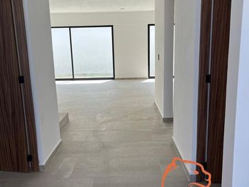 CASA EN VENTA NUEVA EN GRAND JURIQUILLA