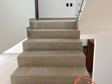 CASA EN VENTA NUEVA EN GRAND JURIQUILLA