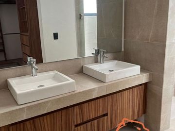 CASA EN VENTA NUEVA EN GRAND JURIQUILLA