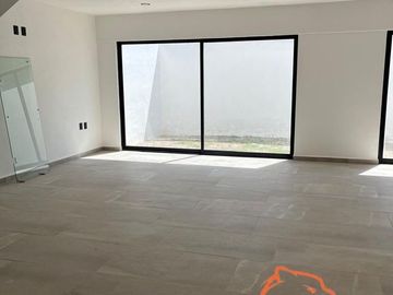 CASA EN VENTA NUEVA EN GRAND JURIQUILLA