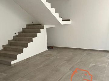 CASA EN VENTA NUEVA EN GRAND JURIQUILLA