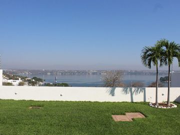 Casa en venta con vista al lago de Tequesquitengo, Morelos