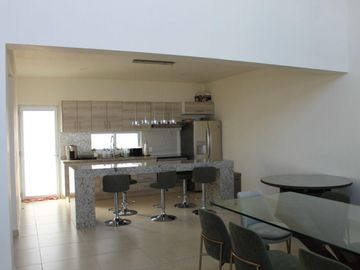 Casa en venta con vista al lago de Tequesquitengo, Morelos