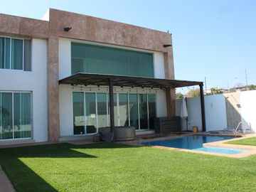 Casa en venta con vista al lago de Tequesquitengo, Morelos