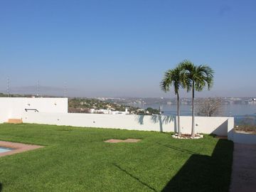 Casa en venta con vista al lago de Tequesquitengo, Morelos