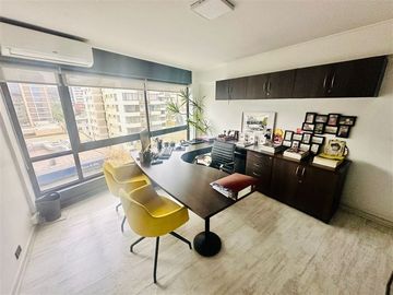 Oficina en Venta en Av. Providencia - Metro P. de Valdivia