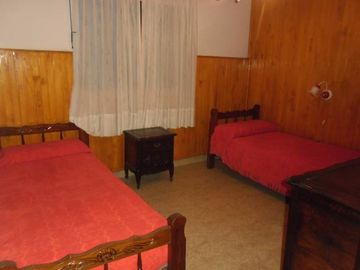 00036 Amplia casa para 10 personas sobre Av. Principal en Villa Cura Brochero