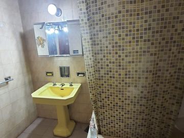 00036 Amplia casa para 10 personas sobre Av. Principal en Villa Cura Brochero