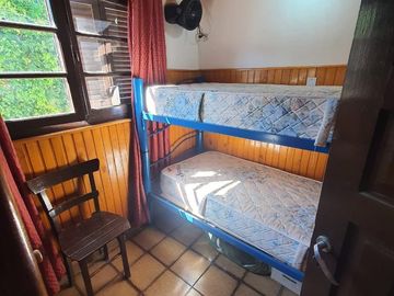 00036 Amplia casa para 10 personas sobre Av. Principal en Villa Cura Brochero