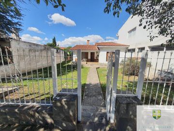 00036 Amplia casa para 10 personas sobre Av. Principal en Villa Cura Brochero