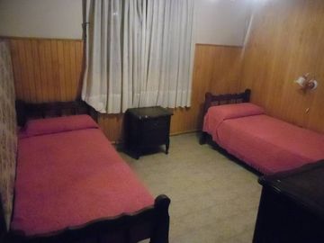 00036 Amplia casa para 10 personas sobre Av. Principal en Villa Cura Brochero