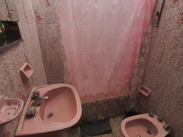 00036 Amplia casa para 10 personas sobre Av. Principal en Villa Cura Brochero