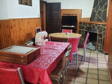 00036 Amplia casa para 10 personas sobre Av. Principal en Villa Cura Brochero