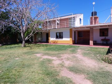 0228-Excelente Casa en alquiler temporario 3 dormitorios c/coch en V.C.Brochero