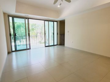 Casa en Venta Con opcion recámara planta baja, alberca, jacuzzi Fracc LAS PALMAS