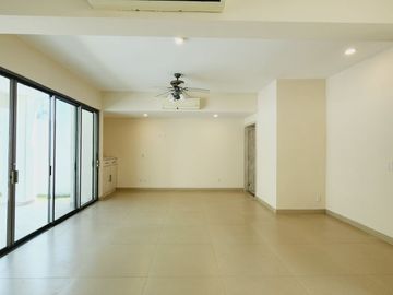 Casa en Venta Con opcion recámara planta baja, alberca, jacuzzi Fracc LAS PALMAS